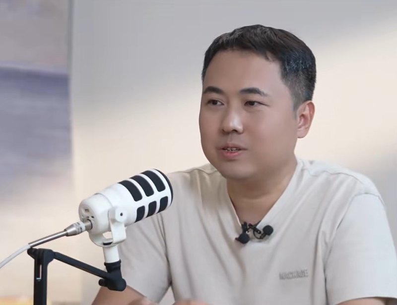“充电宝一哥”港股上市首日一度跌超9%,CEO此前称:充电宝大概率过几年就“死”了